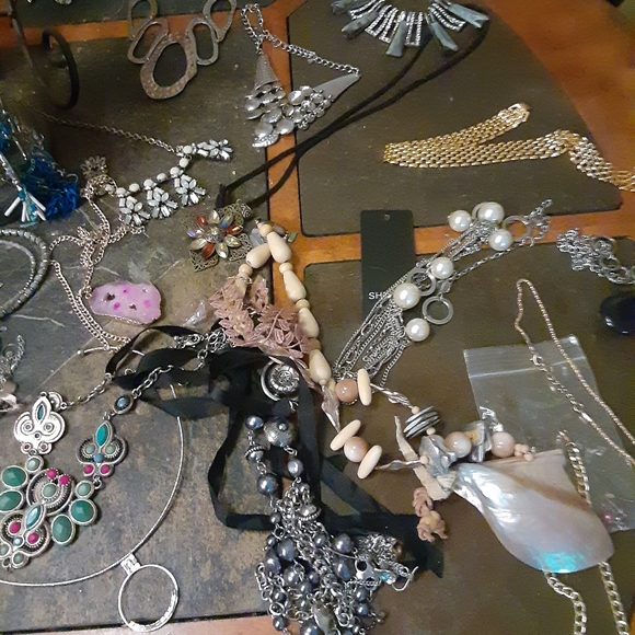 COPY - I have Jewelry- Betsy Johnson necklace - house decor- coach 👛 and a popp - Picture 14 of 16